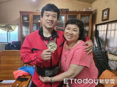 7旬阿嬤「務農打零工」養出國手！18歲孫舉重總和606公斤摘金