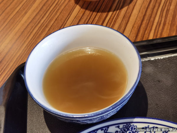 ▲▼豐雞號三重店，超嫩油雞飯撈麵藥膳湯喝到飽。（圖／部落客Darren提供）