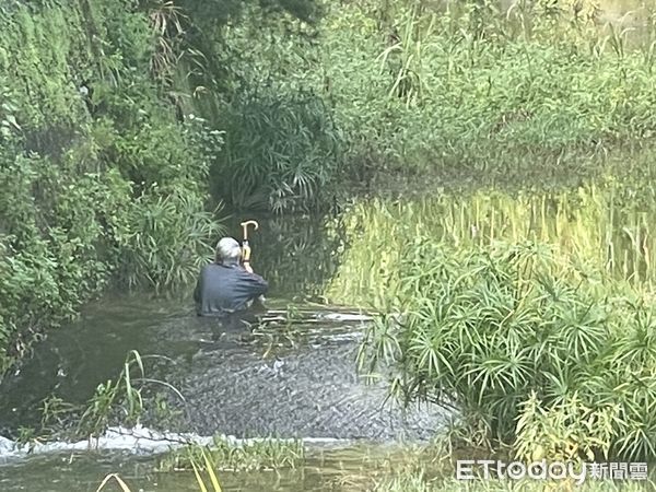 ▲▼       南投阿嬤墜3米深圳溝      。（圖／記者高堂堯翻攝）