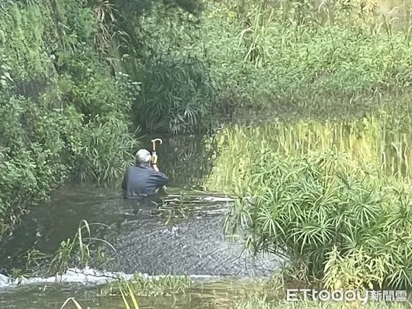 ▲▼       南投阿嬤墜3米深圳溝      。（圖／記者高堂堯翻攝）