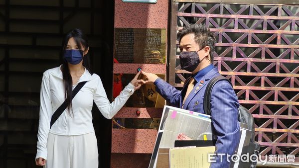 ▲▼     清秀前女友露傷疤  指控YTR型男機長家暴拘禁        。（圖／記者黃哲民攝）