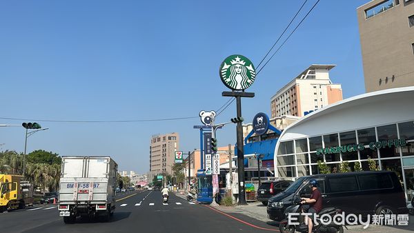 ▲▼ 鹿港房市，星巴克,麥當勞            。（圖／記者陳筱惠攝）