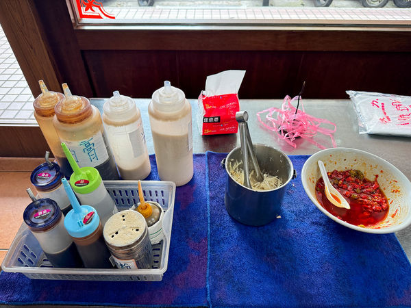 ▲▼邱記餡餅粥內壢火車站附近　北方風味滿溢麵食類料理、必點牛肉餡餅。（圖／部落客viviyu提供）