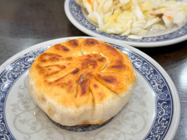 ▲▼邱記餡餅粥內壢火車站附近　北方風味滿溢麵食類料理、必點牛肉餡餅。（圖／部落客viviyu提供）