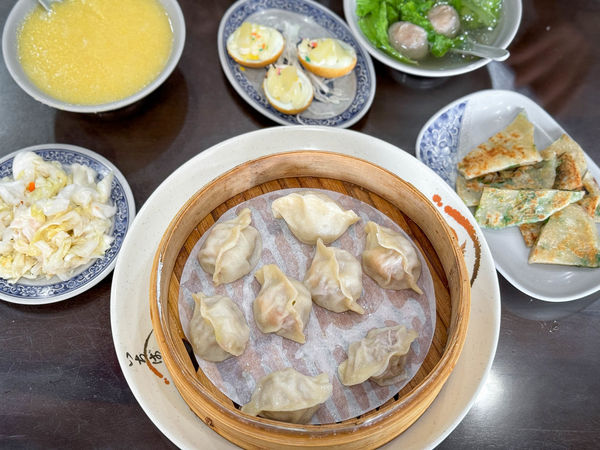 ▲▼邱記餡餅粥內壢火車站附近　北方風味滿溢麵食類料理、必點牛肉餡餅。（圖／部落客viviyu提供）