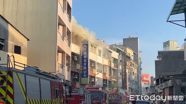 ▲▼台南民宅火警，4樓佛堂全燒毀。（圖／民眾提供）