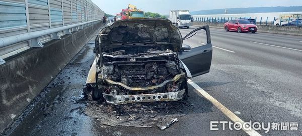 ▲管姓女子開車行經國道3號草屯路段時，發生火燒車，所幸及時逃生、毫髮無傷。（圖／記者高堂堯翻攝）