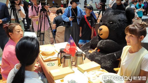 ▲楊繡惠(左)，黃小柔、鄭仲茵參加活動。（圖／記者葉文正攝）