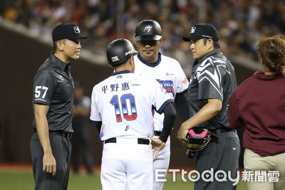 陳金鋒、平野惠一明星賽改當壘審還起衝突　葉總按讚演技