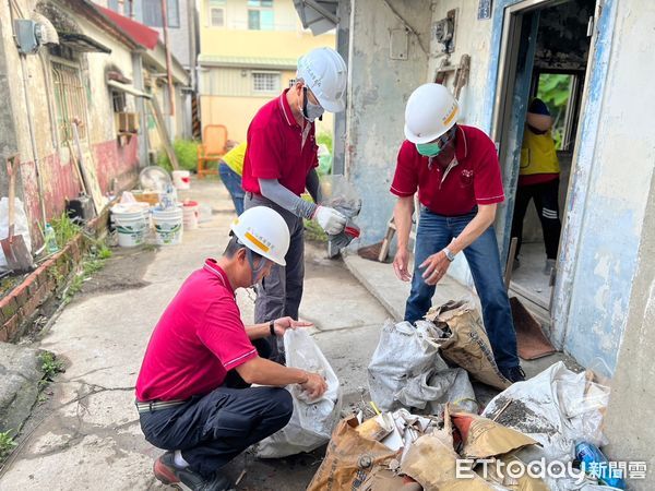 ▲台南市勞工局致力於推動公益，積極結合做工行善團，攜手協助改善弱勢勞工家庭居住環境，落實市長黃偉哲照顧市民的目標，讓市民安心宜居。（圖／記者林東良翻攝，下同）