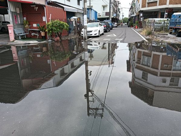 ▲年度大潮，東港鎮東津里淹水             。（圖／東津里長葉而項提供，下同）