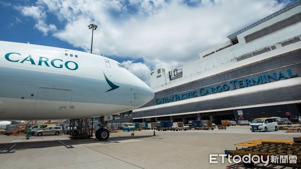 ▲中菲行與國泰航空合作，提供上海飛芝加哥旺季包機服務。（圖／取自國泰網站）