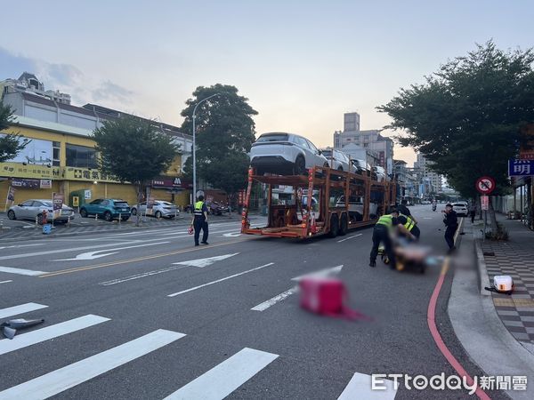 ▲▼台中外送員撞上拖板車亡。（圖／記者游瓊華翻攝）