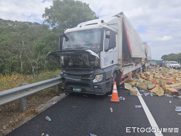 ▲國道3號西湖路段發生車禍。（圖／記者楊永盛翻攝，下同）