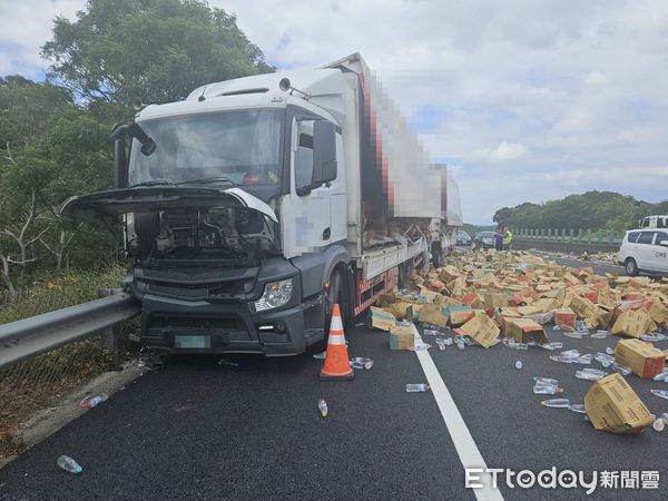 ▲國道3號西湖路段發生車禍。（圖／記者楊永盛翻攝，下同）