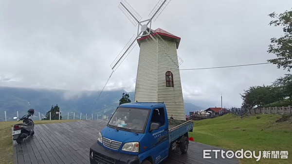 ▲▼凱米料於南投縣東部仁愛鄉、信義鄉等山區開始帶來大雨，清境農場提前進行風車加固等防颱工事。（圖／南投縣政府、清境農場提供）