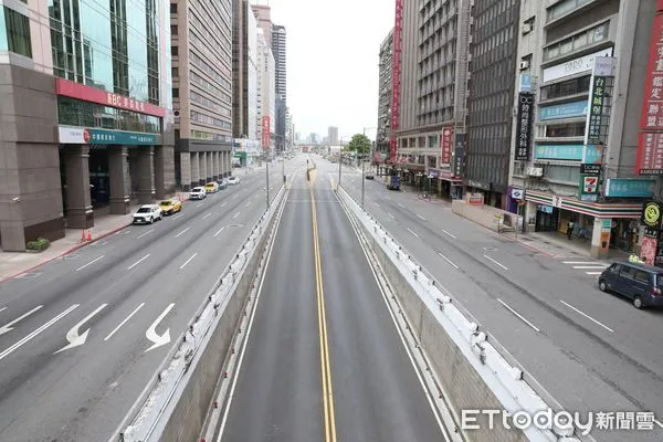 ▲萬安演習 台北市 人車管制 忠孝東 西路。（圖／記者屠惠剛攝）