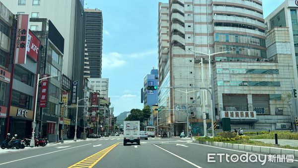 ▲▼       高雄,火車站,站前      。（圖／記者張雅雲攝）