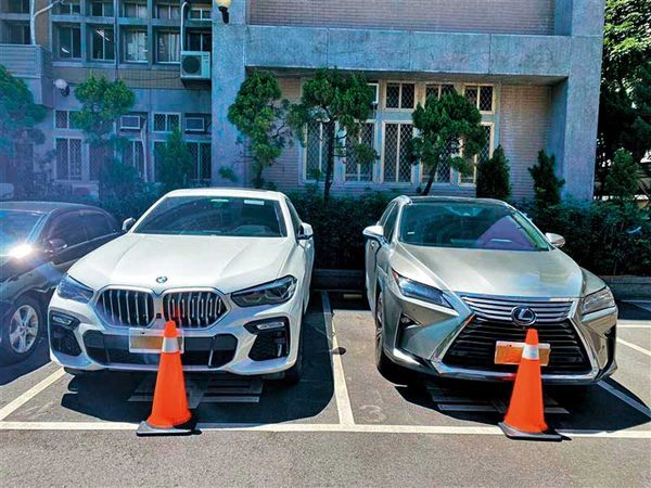 檢調懷疑黃凱將大筆賄款用來買名車，已查扣BMW及租購的LEXUS休旅車。（最高檢提供）