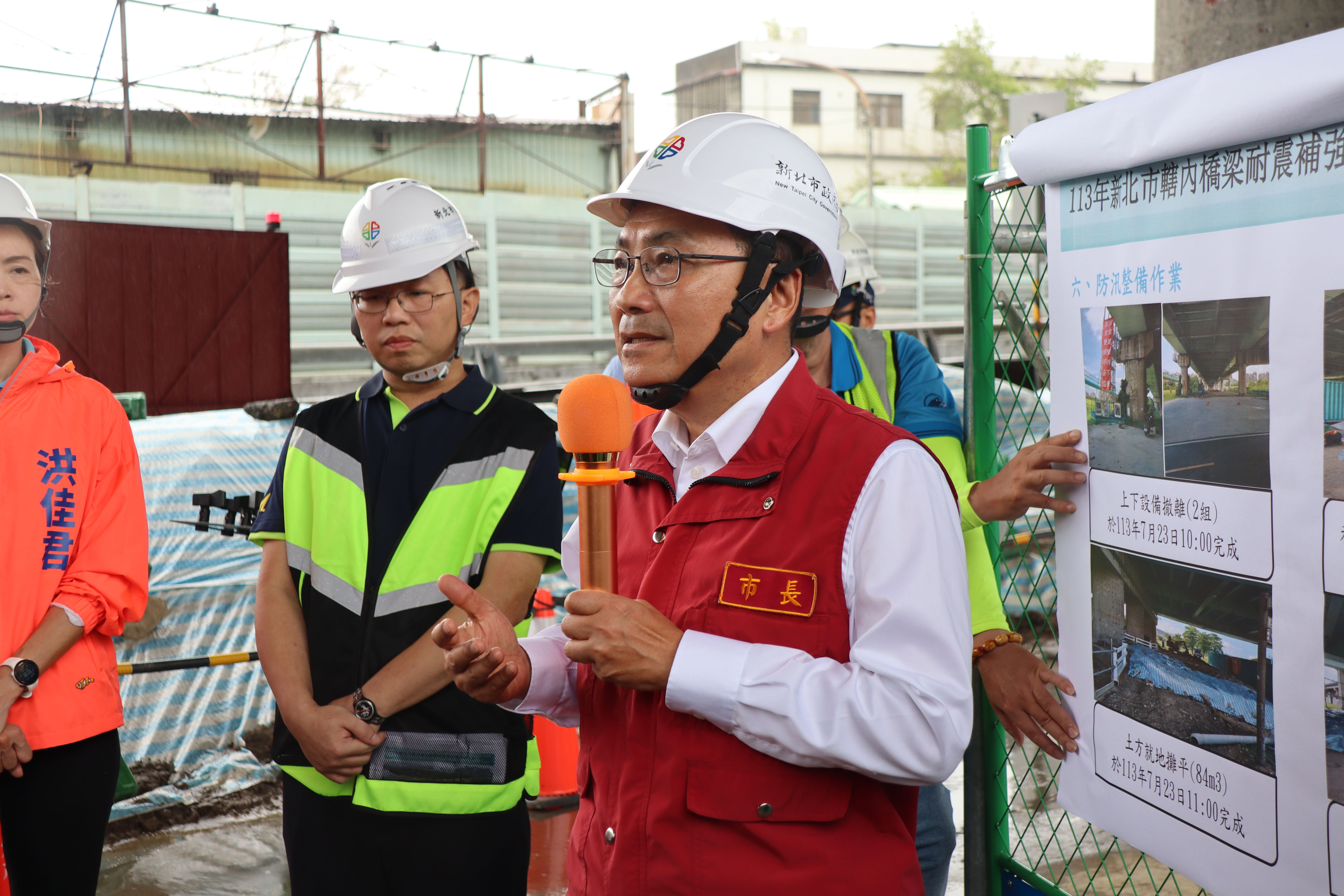 ▲▼  新北市長侯友宜今日上午視察「浮洲橋橋梁耐震能力提升計畫及工區防汛整備」      。（圖／新北市政府工務局提供）