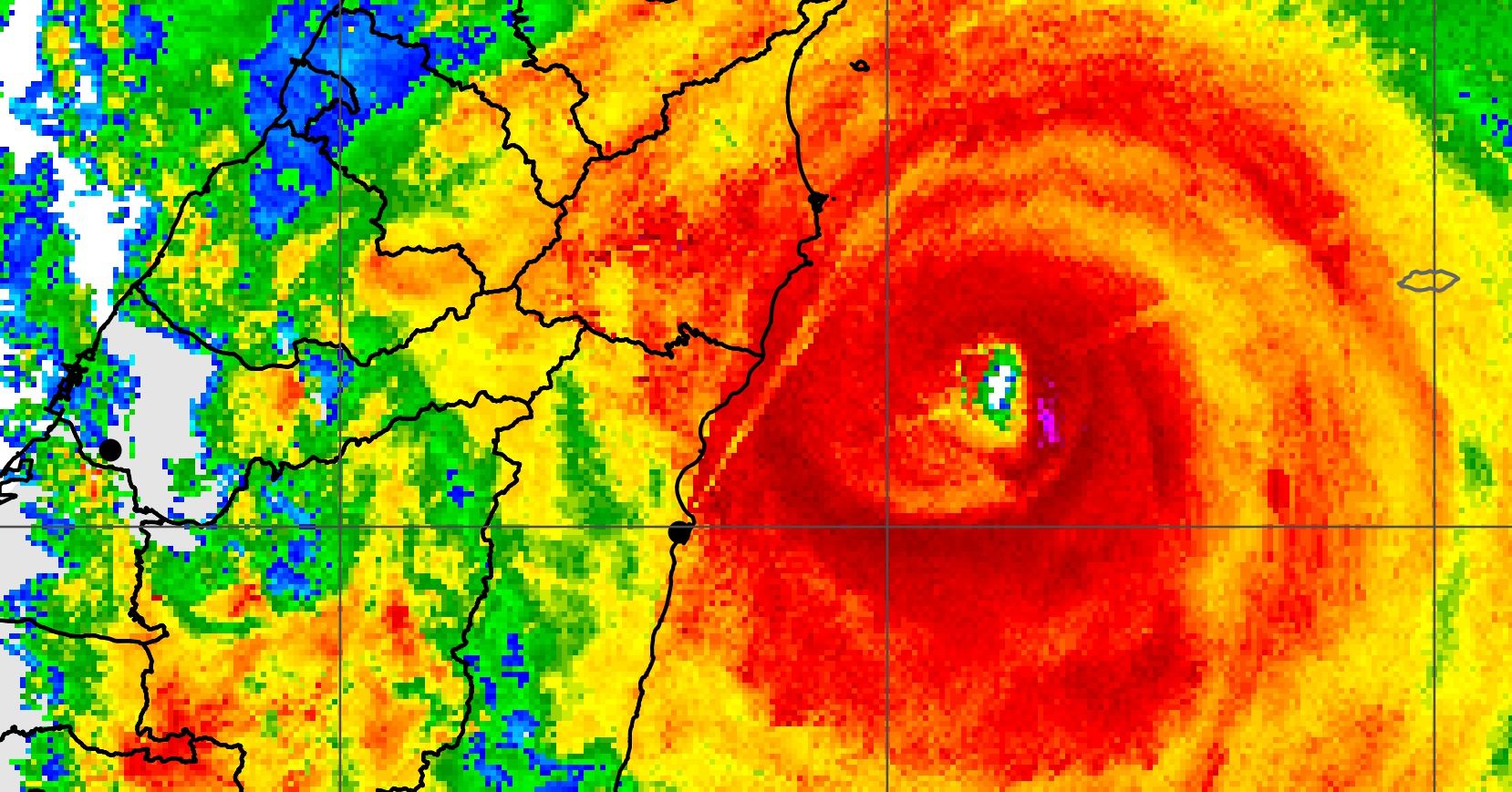 ▲▼強颱凱米步步進逼，今晚將登陸，風雨更劇烈        。（圖／翻攝台灣颱風論壇｜天氣特急臉書）