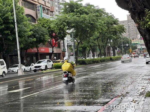 ▲凱米,颱風,街頭,下雨。（圖／記者許權毅攝）