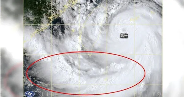 颱風凱米今（24日）挾帶風雨撲台，上午11點30分已增強為「強烈颱風」，氣象粉專曬出外圍環流及西南氣流的輻合帶 ，示警入夜後南部要小心強烈風雨。（圖／擷取自Facebook／觀氣象看天氣）