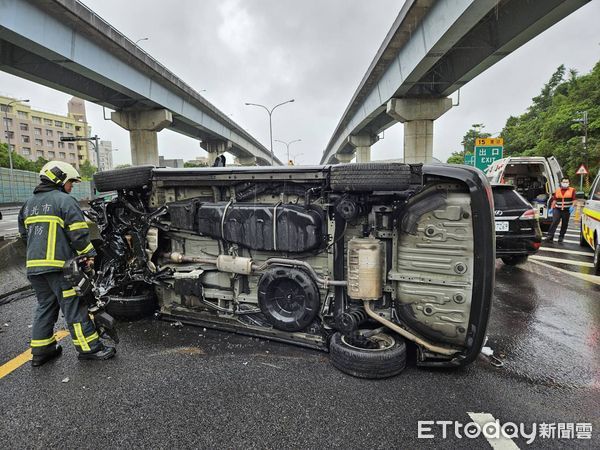 ▲國道1號北上車禍，2車碰撞釀4傷。（圖／記者黃彥傑翻攝，下同）