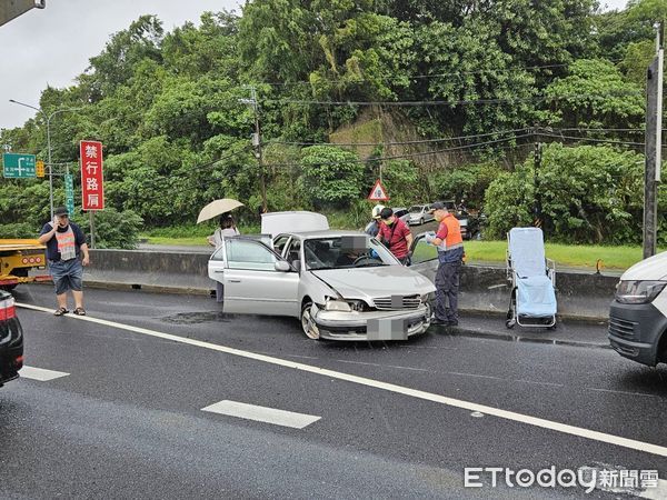 ▲國道1號北上車禍，2車碰撞釀4傷。（圖／記者黃彥傑翻攝，下同）