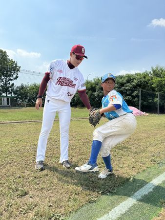 ▲樂天桃猿校園巡迴到嘉義太保國小及朴子國小            。（圖／樂天桃猿提供）