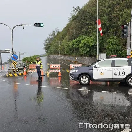 ▲台東縣太麻里鄉台9線南下金崙大橋至多良火車站，採調撥北向一車道，南、北單線通行。（圖／記者楊漢聲翻攝）