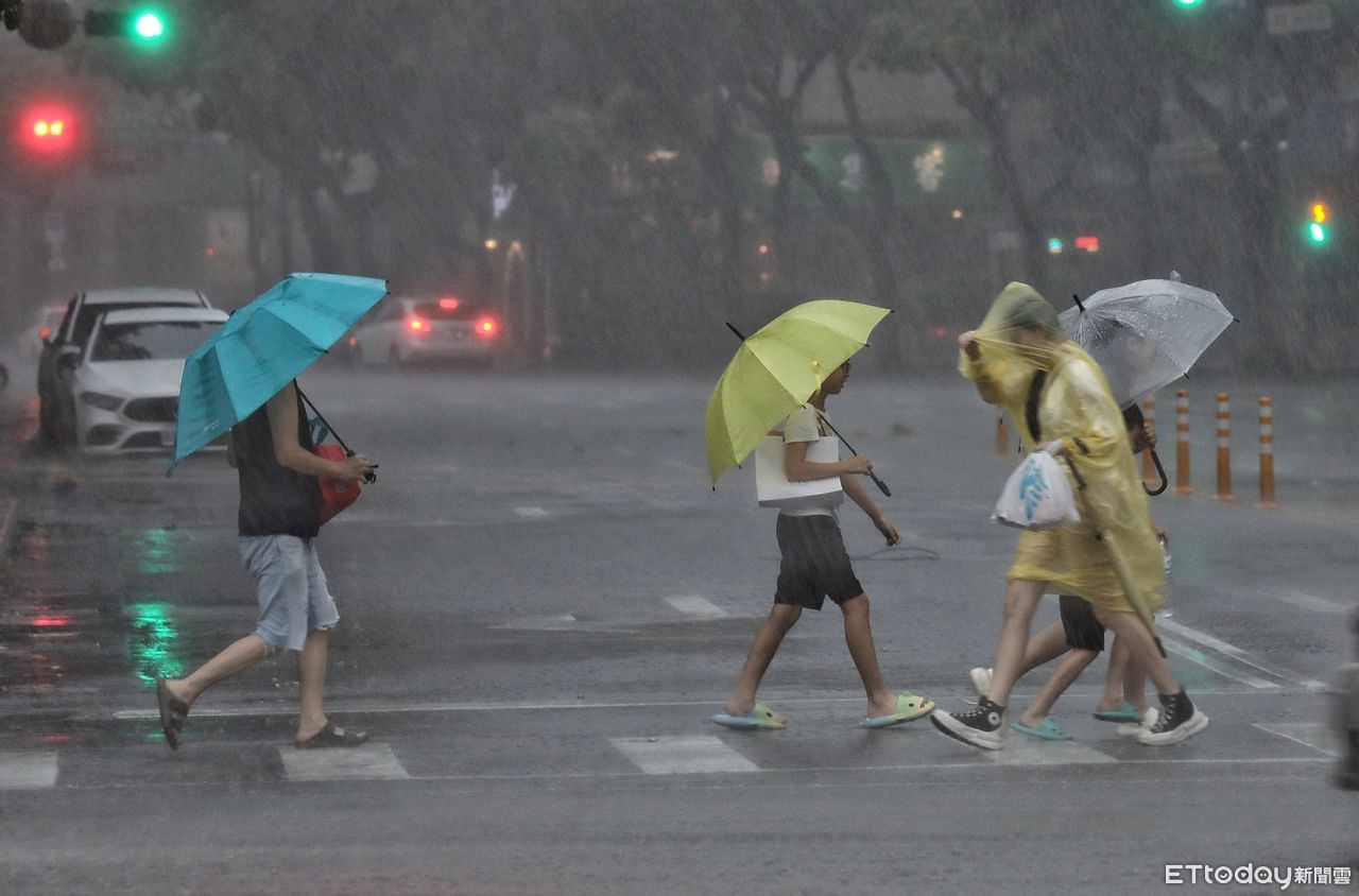 熱帶系統下周一進逼台灣「成颱機率曝」　明大雨襲2地