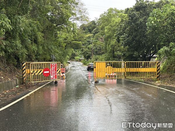 ▲▼為避免坍方與土石流，造成交通阻斷、人車受困，台11甲線光豐公路全線封閉。（圖／鳳林警分局提供，下同）