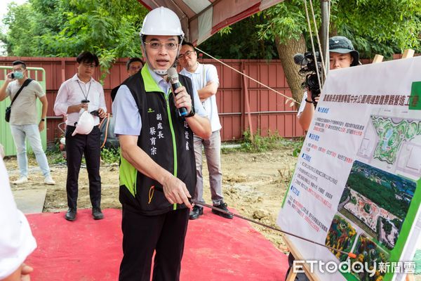 ▲▼  翁章梁視察長庚醫療專區中央公園營造工程   。（圖／嘉義縣政府提供）