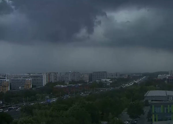 ▲▼暴雨已抵達北京。（圖／翻攝自微博）