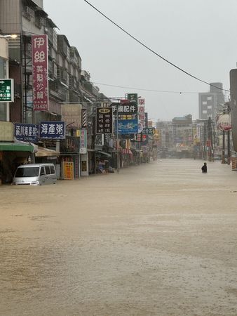 ▲▼仁武淹水             。（圖／記者陳宏瑞翻攝）