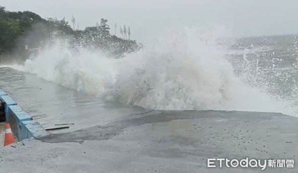 ▲▼       金門今下午開始下起豪雨，災情紛紛傳出      。（圖／記者林名揚翻攝）