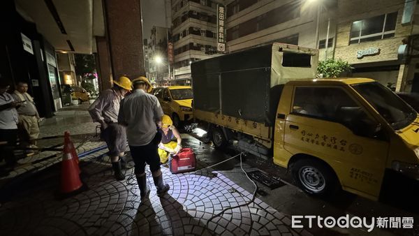 ▲▼凱米強襲全台78萬戶停電！台電動員6千人冒雨搶修　剩6萬戶未復電。（圖／記者陳瑩欣翻攝）