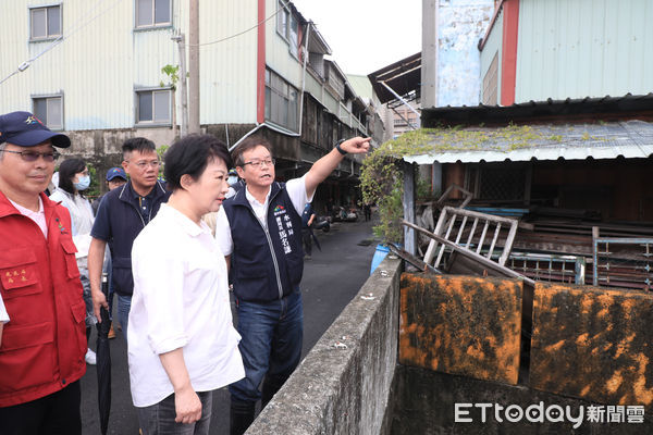 ▲▼全島一命!盧秀燕不但主動連絡陳其邁願意支援清理家園，5部抽水機也出發協助台南。（圖／台中市政府提供，下同）