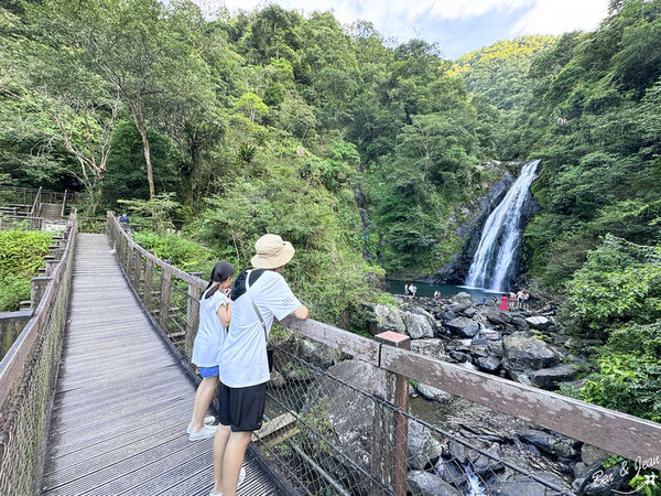 ▲▼宜蘭冬山新寮瀑布步道，漫步輕鬆好走森林步道，探訪雙層沁涼瀑布。（圖／紫色微笑提供）