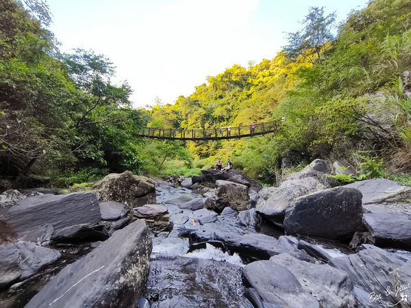 ▲▼宜蘭冬山新寮瀑布步道，漫步輕鬆好走森林步道，探訪雙層沁涼瀑布。（圖／紫色微笑提供）