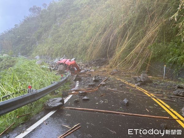 ▲▼嘉義阿里山林鐵維修員下山途中遭落石砸中。（圖／民眾提供）