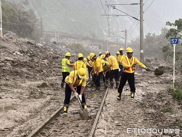 ▲▼交通部長李孟諺視察蘇花鐵公路。（圖／交通部提供）