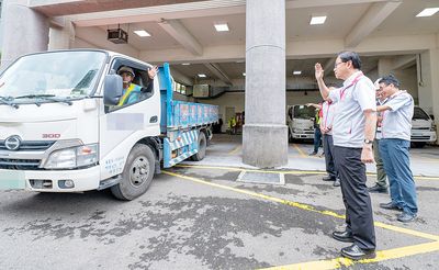 凱米侵台高雄慘成水世界　張善政急派10部抽水機助救災