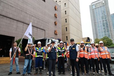 凱米颱風水淹高雄　北市府盤整救災人力機具南下馳援