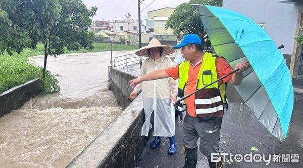 ▲▼民雄鄉長林于玲災後勘查  。（圖／民雄鄉公所提供）