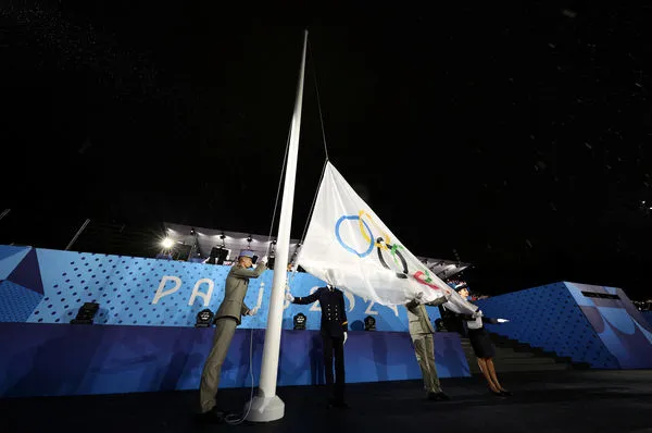 ▲▼巴黎奧運五環旗掛反了。（圖／路透）