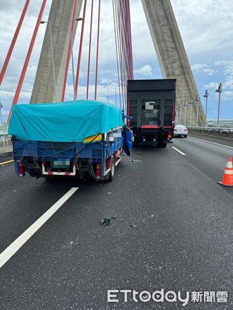 ▲國道三號斜張橋發生嚴重車禍，1人送醫             。（圖／記者吳奕靖翻攝）