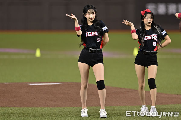 ▲▼富邦悍將流行音樂節大巨蛋開唱，韓國起亞虎啦啦隊「KIA TIGERS CHEERLEADER」隊長金韓拿、19歲「超新星」李珠珢，以及朴星垠、朴信妃、鄭嘉睿、劉世彬共6名成員，與Fubon Angels一同帶來賽前表演。（圖／記者李毓康攝）