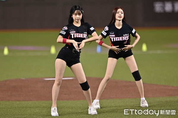 ▲▼富邦悍將流行音樂節大巨蛋開唱，韓國起亞虎啦啦隊「KIA TIGERS CHEERLEADER」隊長金韓拿、19歲「超新星」李珠珢，以及朴星垠、朴信妃、鄭嘉睿、劉世彬共6名成員，與Fubon Angels一同帶來賽前表演。（圖／記者李毓康攝）